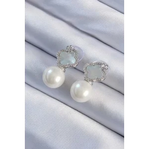 Pirinç Gümüş Renk Zirkon Taşlı Minimal Çiçek Tasarımlı Kadın Küpe