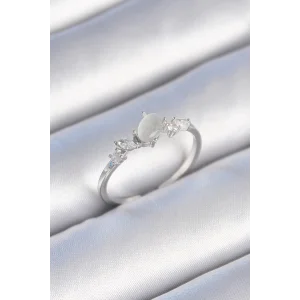 Pirinç Gümüş Renk Zirkon Taşlı Oval Beyaz Mineli Kadın Yüzük