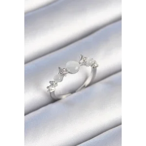 Pirinç Gümüş Renk Zirkon Taşlı Yıldız Detay Beyaz Mineli Kadın Yüzük