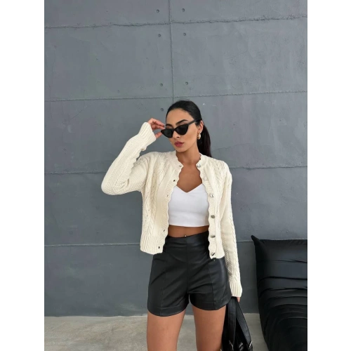 Düğme detaylı hırka ekru