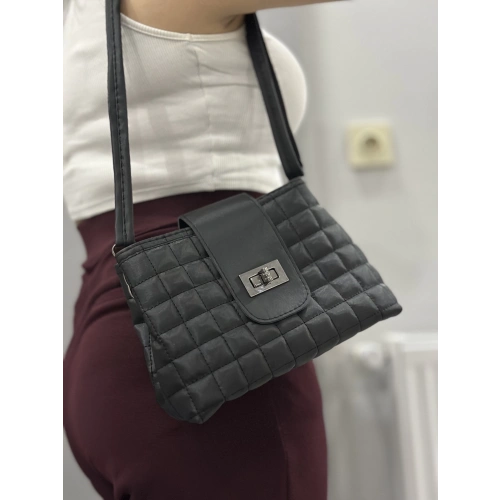 Kapaklı kapitone siyah cilt çanta