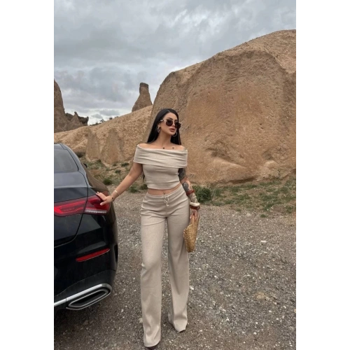 Madonna yaka bol paça pantolonlu takım