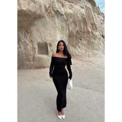 Madonna yaka esnek kumaş elbise siyah