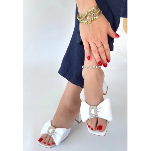 Niyyar Beyaz Cilt Topuklu Terlik