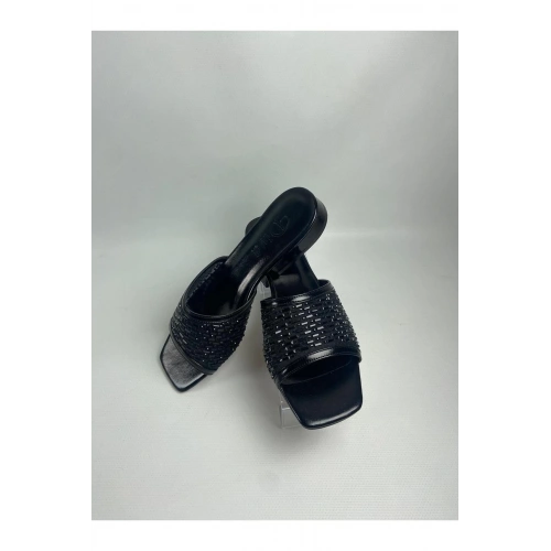 Ortu Siyah Cilt İşlemeli Terlik