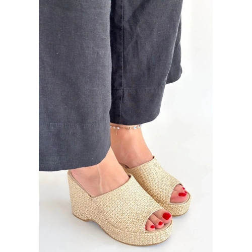 Tlay Bej Hasır Dokumalı Dolgu Topuk Terlik