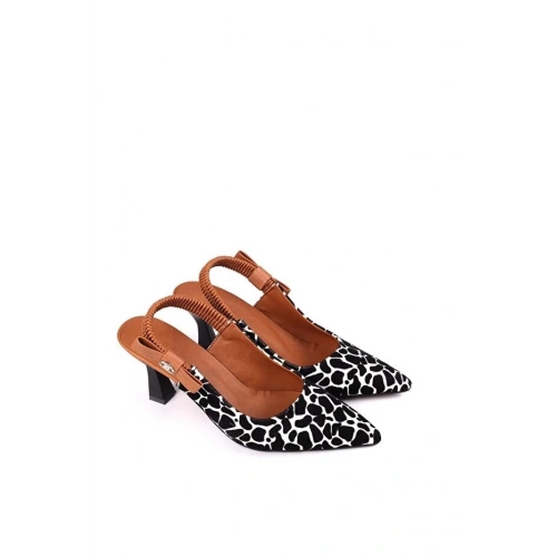 Toran Beyaz Rugan Siyah Süet Detaylı Topuklu Ayakkabı