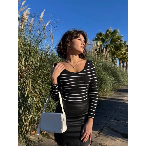 V yaka çizgili bluz siyah A3699