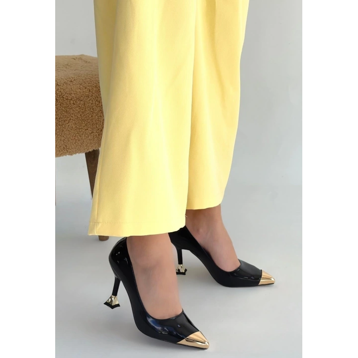 Artem Siyah Rugan Topuklu Ayakkabı