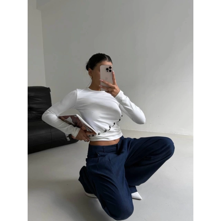 Asimetrik alt detaylı bluz beyaz