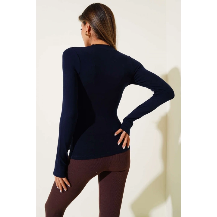 Basic Parmak Geçirme Detaylı Bluz Lacivert T4266