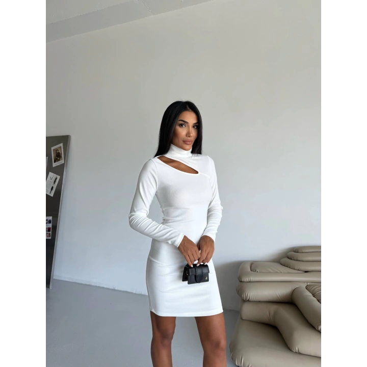 Boğazlı gögüs dekolteli elbise beyaz f2333