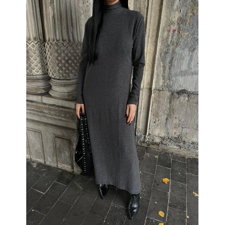 Boğazlı kalın bürümcük uzun elbise siyah