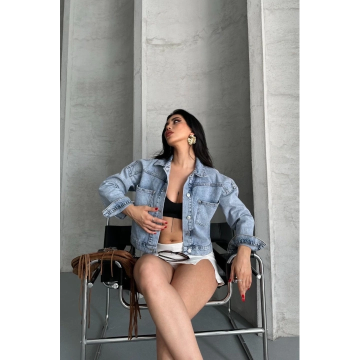 Çift cepli kol katlamalı kar yıkama crop kot ceket mavi d2000