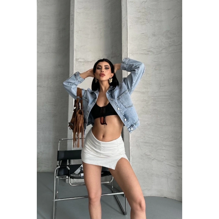 Çift cepli kol katlamalı kar yıkama crop kot ceket mavi d2000