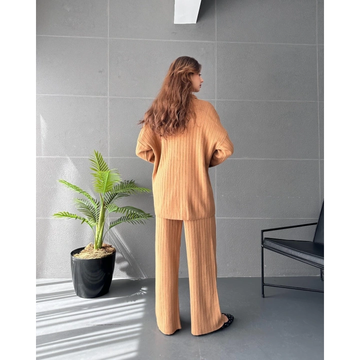 Düğme Detaylı Fitilli 2&apos;Li Triko Takım