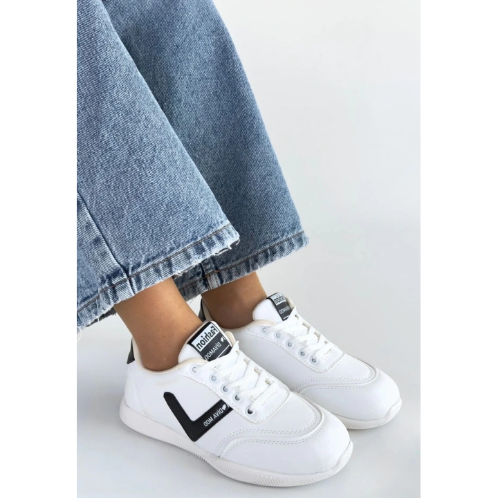 Jowen Beyaz Cilt Siyah Detaylı Bağcıklı Spor Ayakkabı