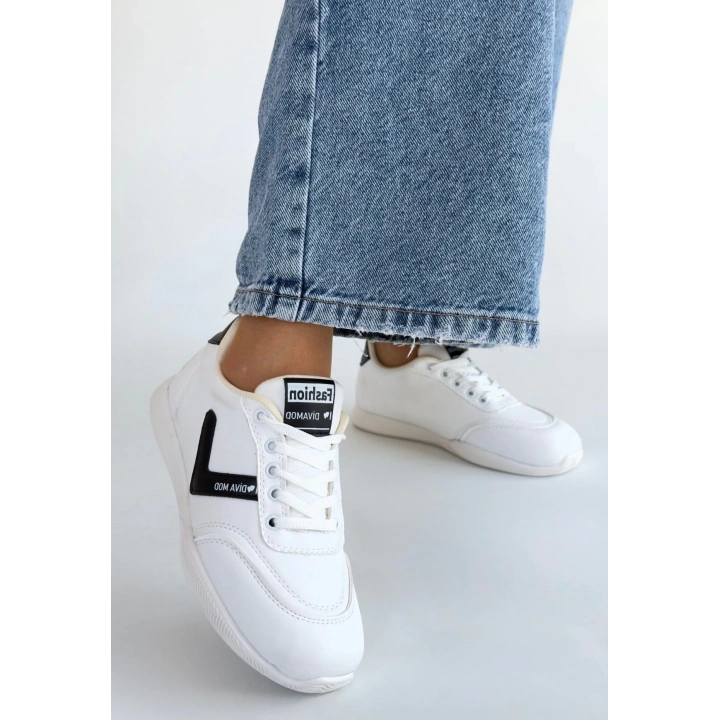 Jowen Beyaz Cilt Siyah Detaylı Bağcıklı Spor Ayakkabı