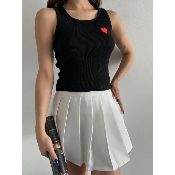 Kalp nakışlı atlet