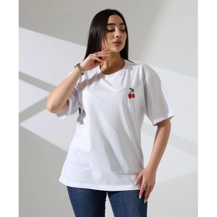 Kiraz işlemeli tişört