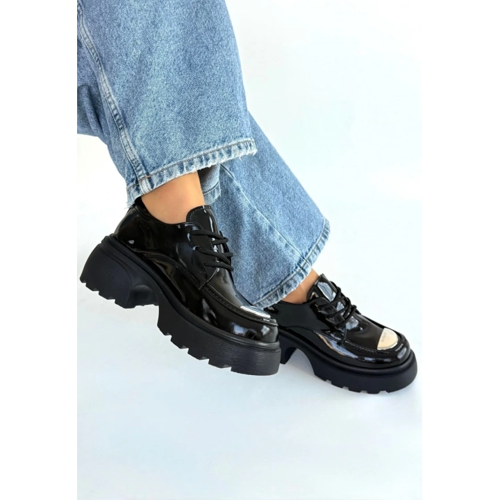 Kiya Siyah Rugan Dolgu Topuk Oxford Ayakkabı