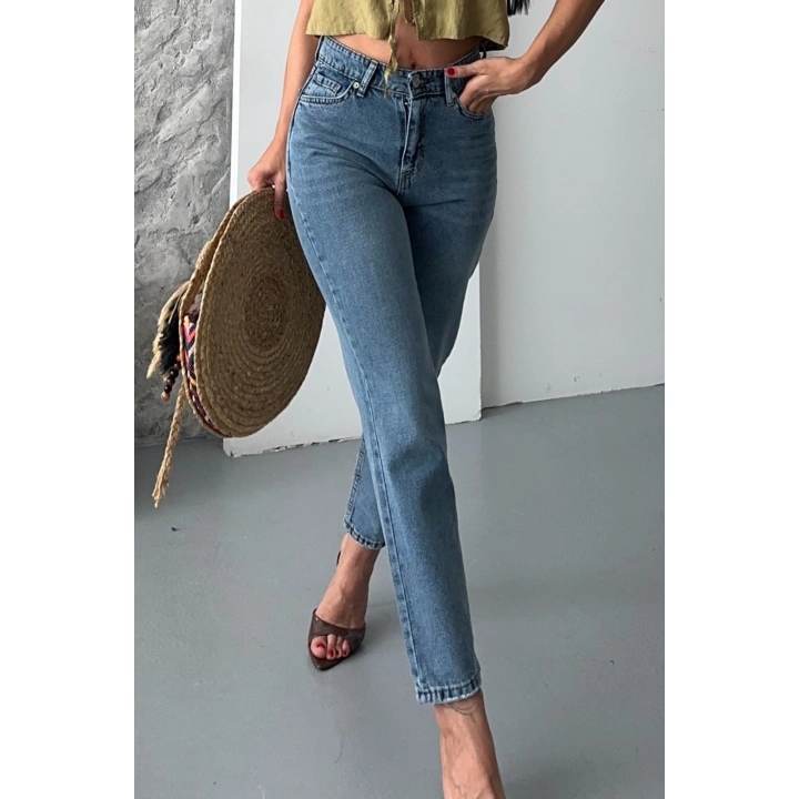 Mom fit kar yıkama bıyık detaylı jeans pantolon d2006