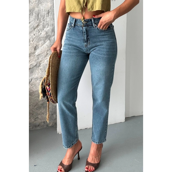 Mom fit kar yıkama bıyık detaylı jeans pantolon d2006