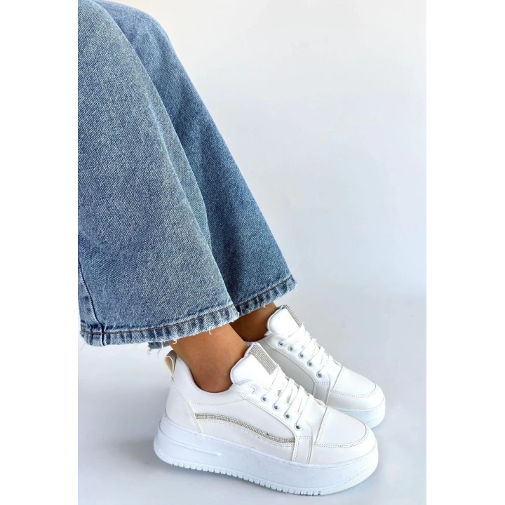 Natte Beyaz Cilt Bağcıklı Spor Ayakkabı