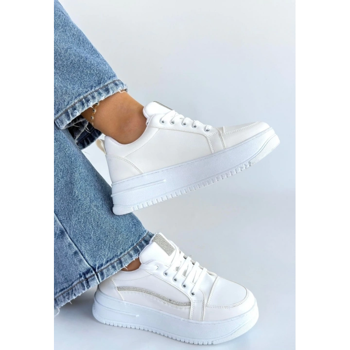 Natte Beyaz Cilt Bağcıklı Spor Ayakkabı