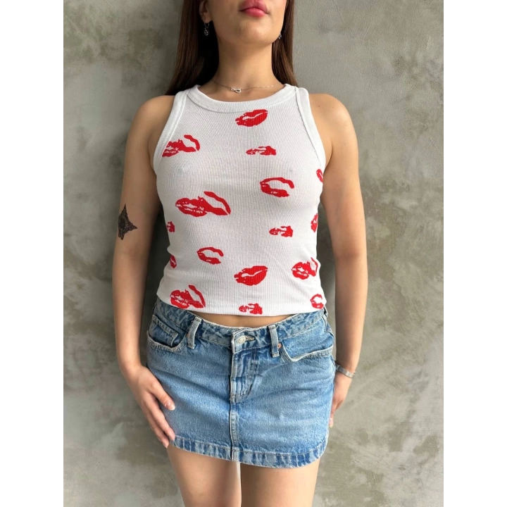 Öpücük baskılı bluz