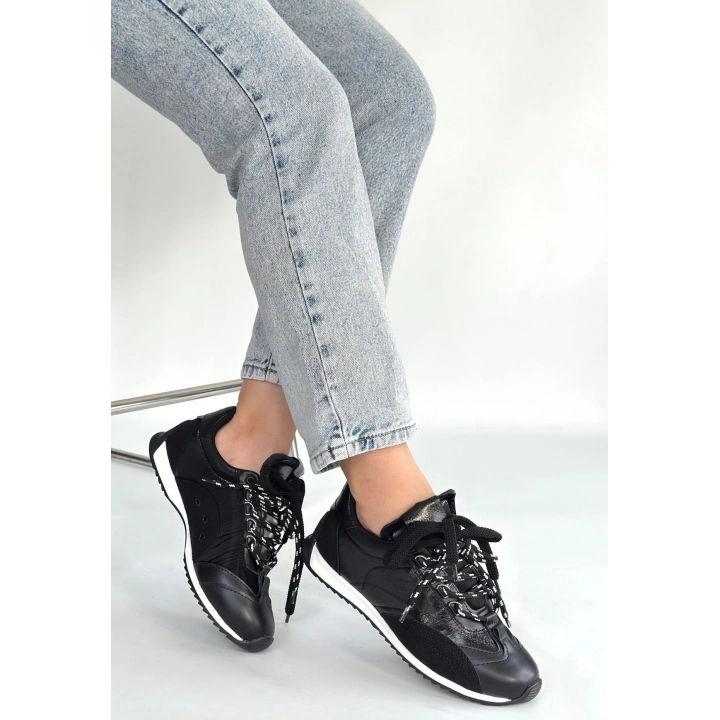 Ranu Siyah Cilt Paraşüt Detaylı Bağcıklı Spor Ayakkabı