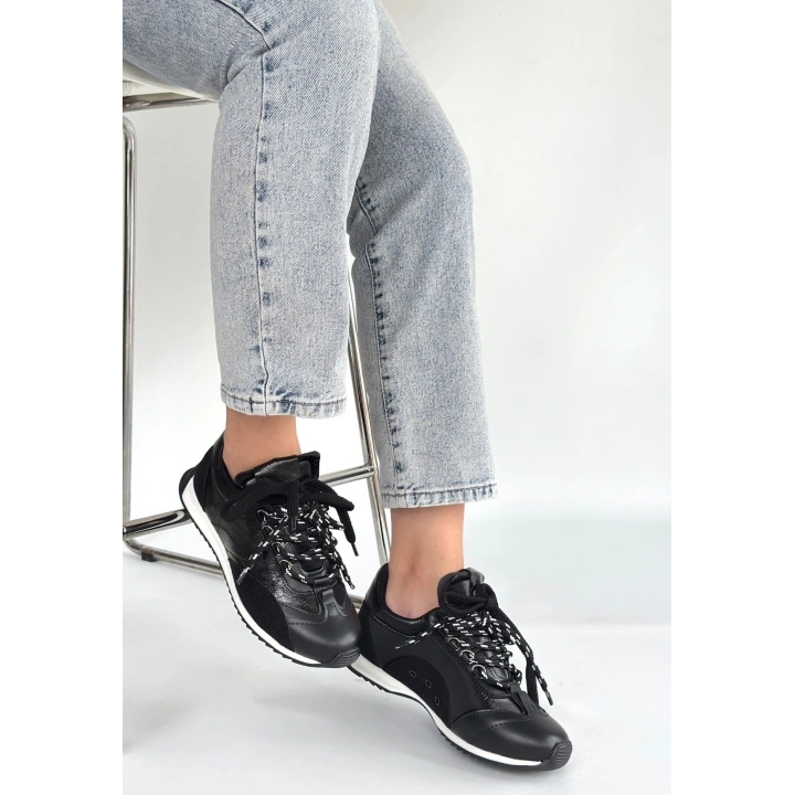 Ranu Siyah Cilt Paraşüt Detaylı Bağcıklı Spor Ayakkabı