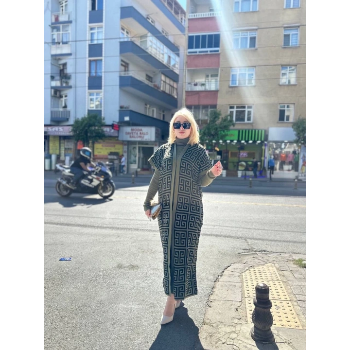 Siyah çizgi desenli elbiseli hırka triko takım haki