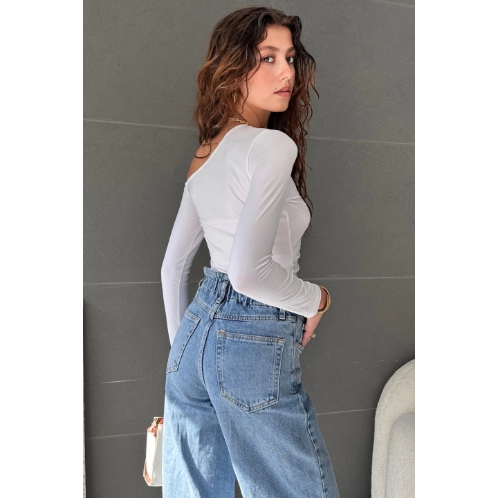 Tek Omuz Yanı Büzgü Detaylı Sandy Bluz