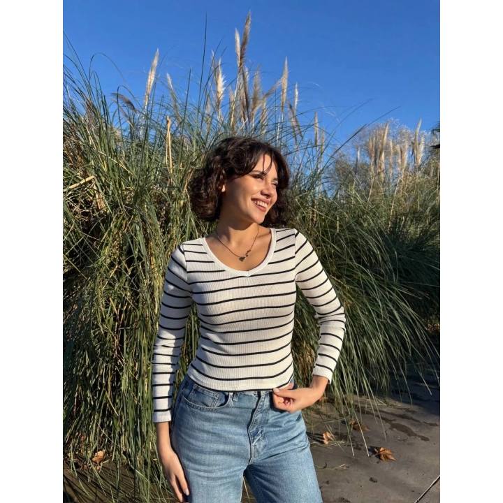 V yaka çizgili bluz beyaz A3699