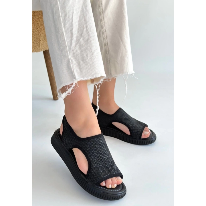 Wayi Siyah Hasır Cilt Sandalet