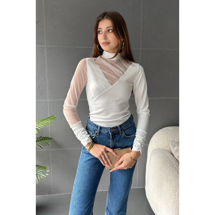 Yarım Balıkçı Tül Detaylı Bluz