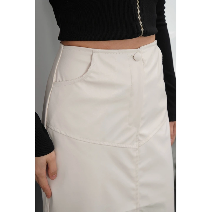 Yırtmaçlı uzun deri etek krem