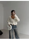 Küçük düğmeli küçük örgülü triko hırka beyaz