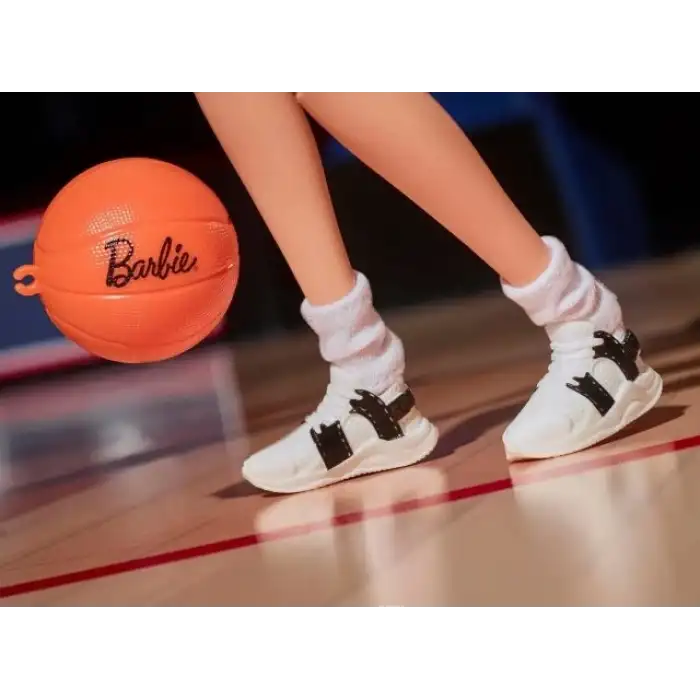 Barbie İmza Bebeği Sue Bird 10 Numaralı Üniforması ile