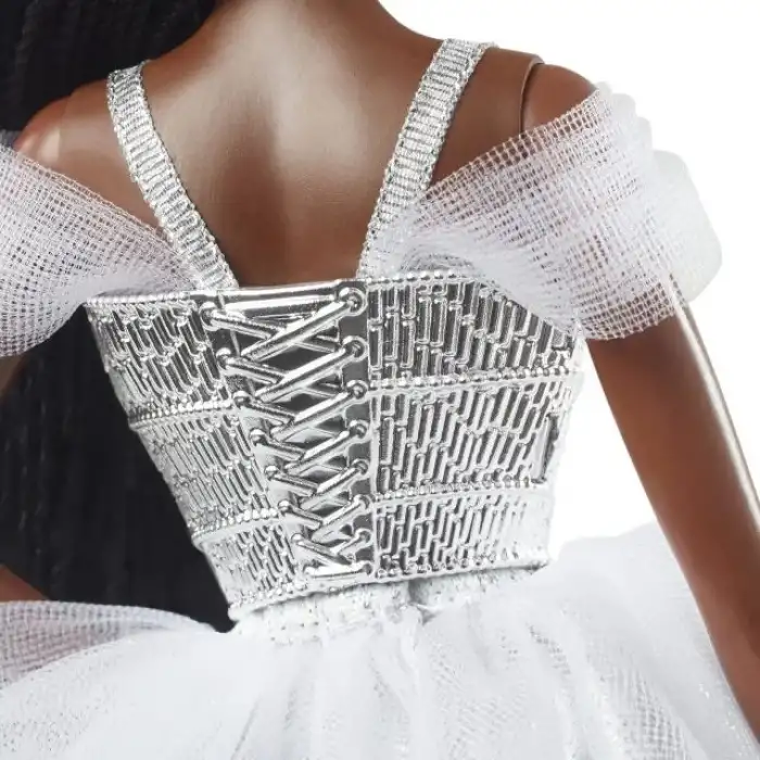 Barbie İmzası 2021 Yılbaşı Bebeği