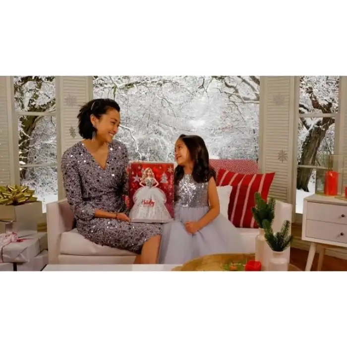 Barbie İmzası 2021 Yılbaşı Bebeği