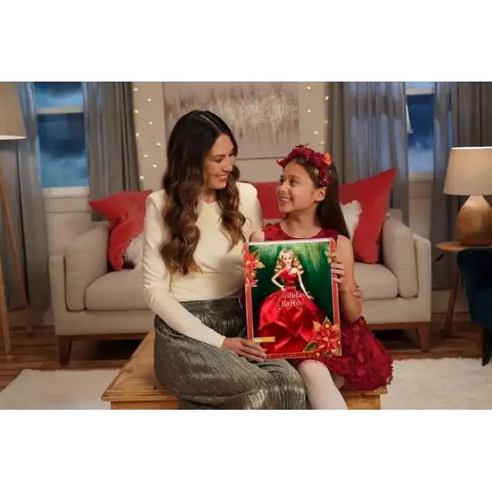 Barbie İmzası 2022 Yılbaşı Bebeği