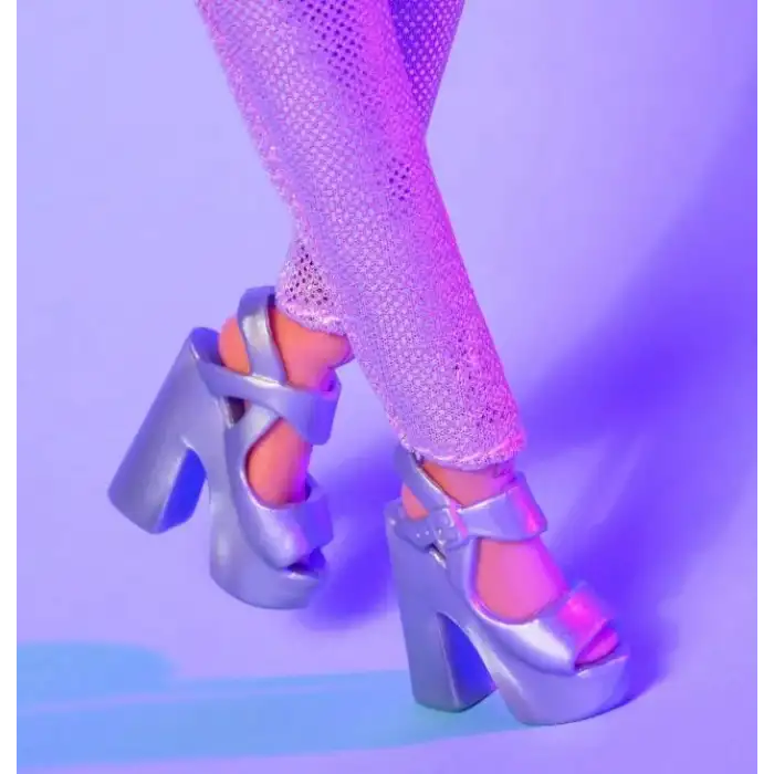 Barbie Pixie Cut ile Bebek Gibi Görünüyor