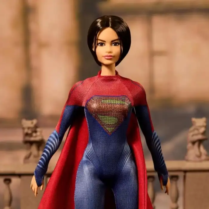 Barbie Supergirl Flash Filminden Moda Bebeği