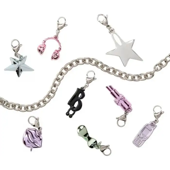 Bratz Charmz Jade Moda Bebeği ve Koleksiyonluk Charm Bilekliği