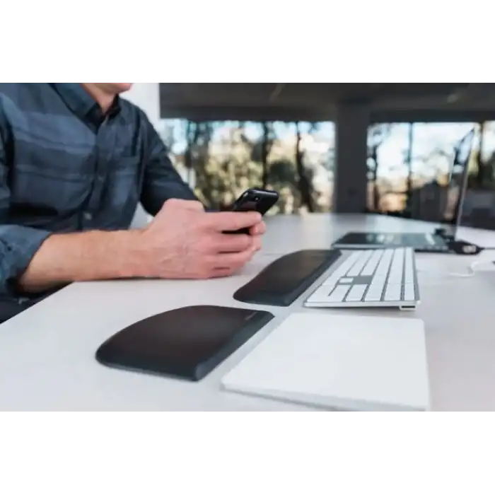 Kensington İnce Klavyeler için ErgoSoft Bilek Desteği (K52800WW)