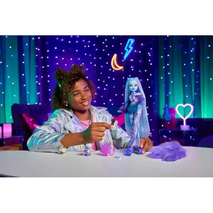 Monster High Abbey Bominable Yeti Moda Bebeği ve Evcil Mamut