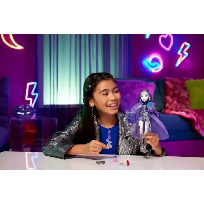 Monster High Acayip Havalı Arkadaşlar Spectra Vondergeist HXH77