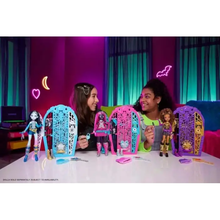 Monster High Esrarengiz Hauntlywood Catty Noir Bebek JBG82